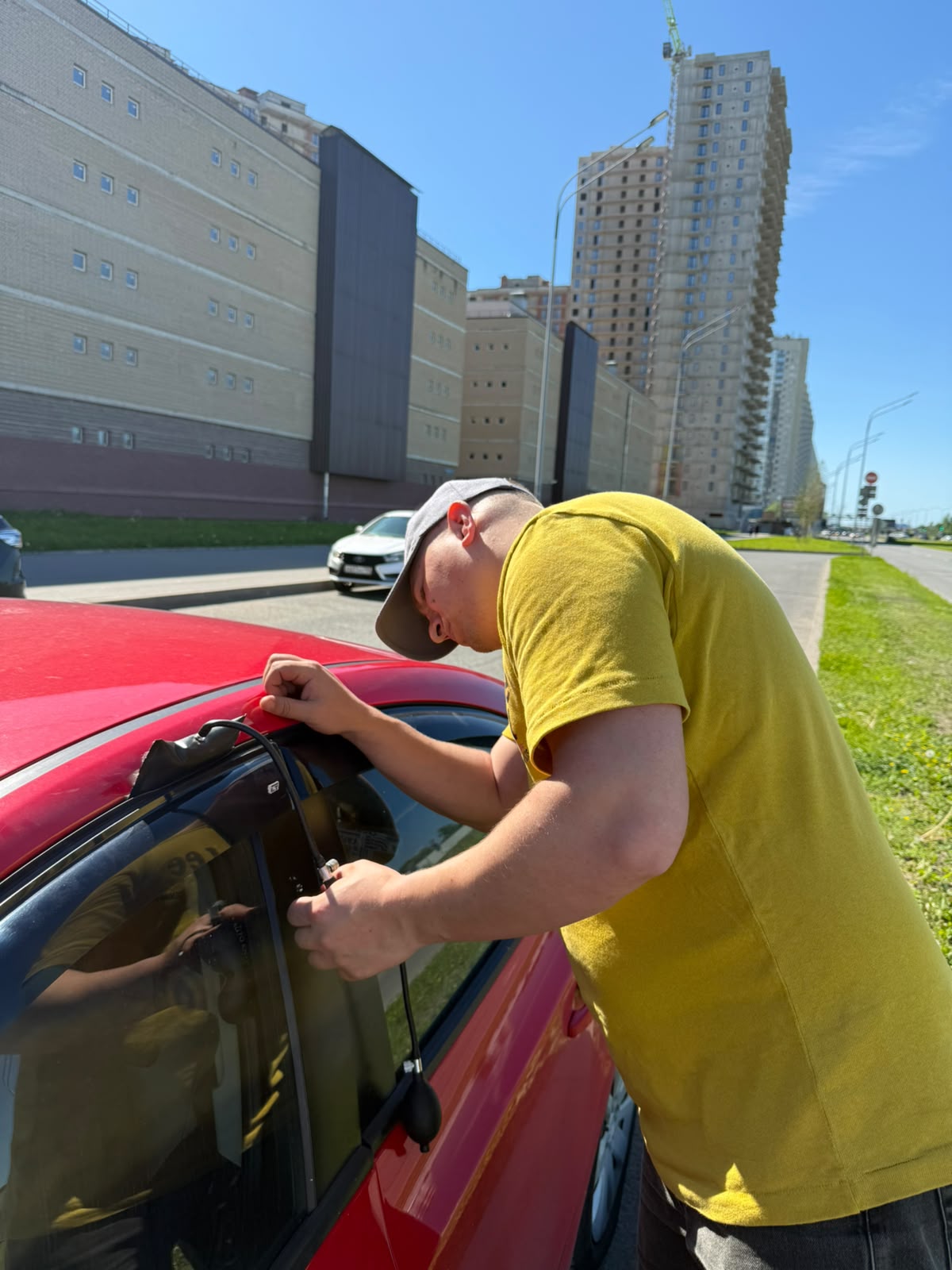 Аварийное вскрытие автомобиля мастером в Форносово
